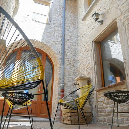 Gîte des Augustins - gitesdesbalcons-com Crémieu Extérieur photo