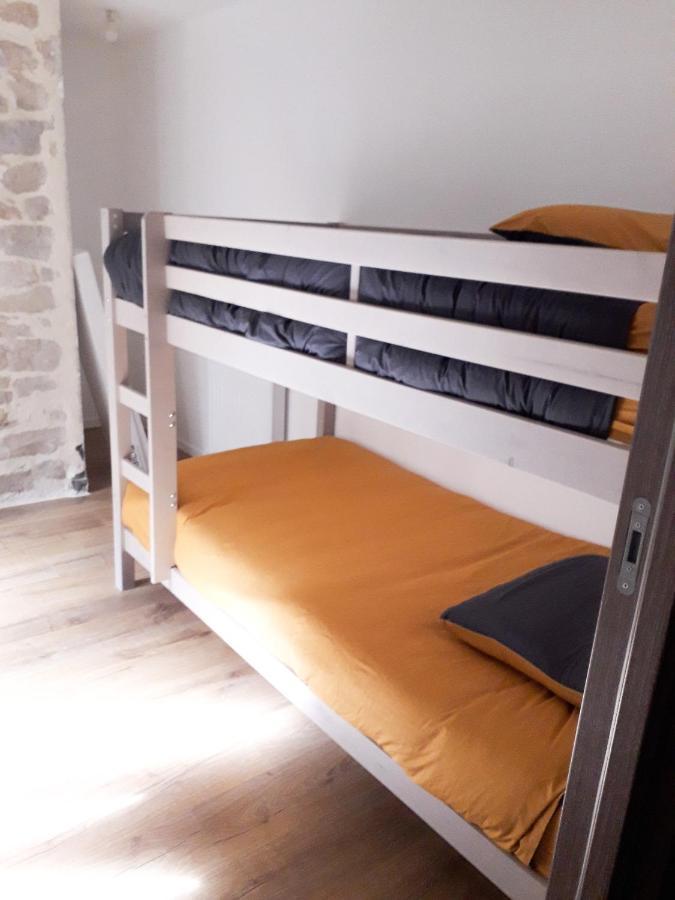 Gîte des Augustins - gitesdesbalcons-com Crémieu Extérieur photo